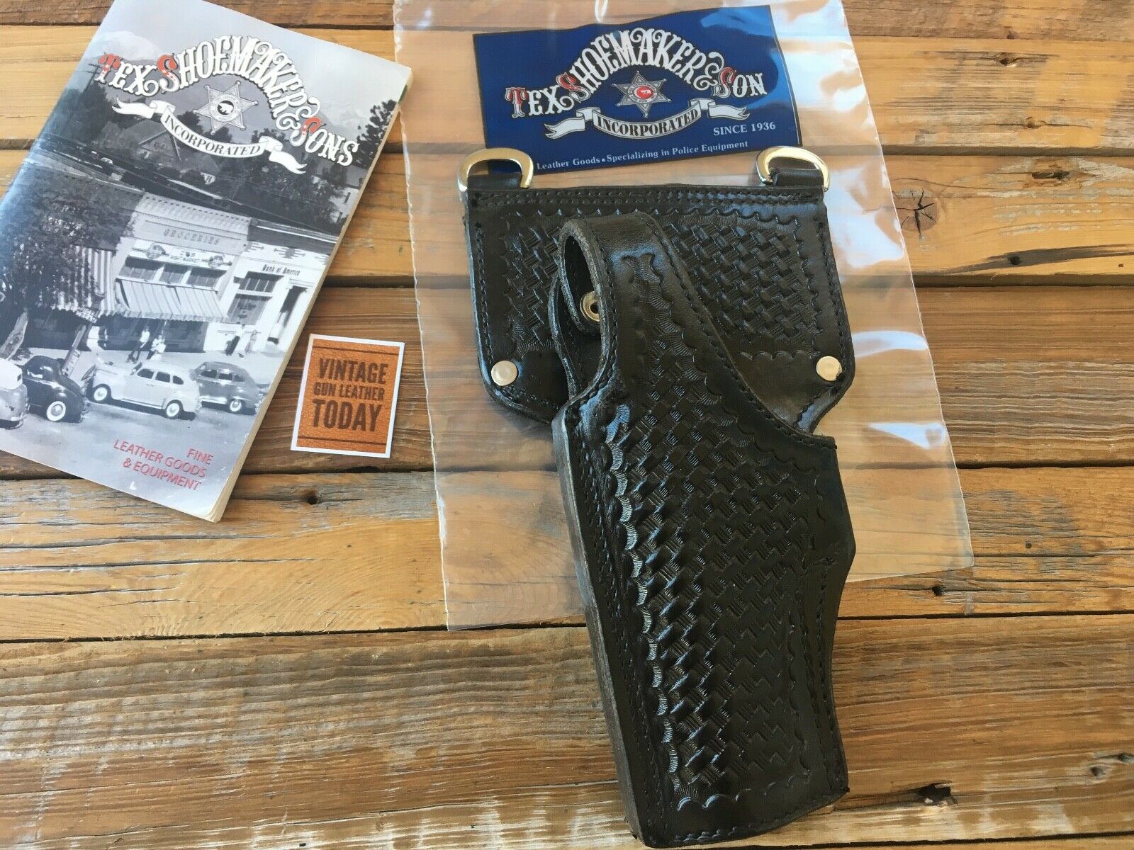 Leather duty outlet holster